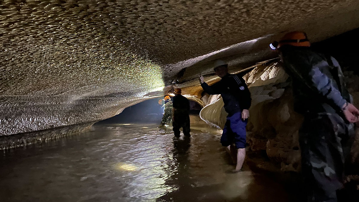 Expédition dans la grotte de Tham Phay 1 jour