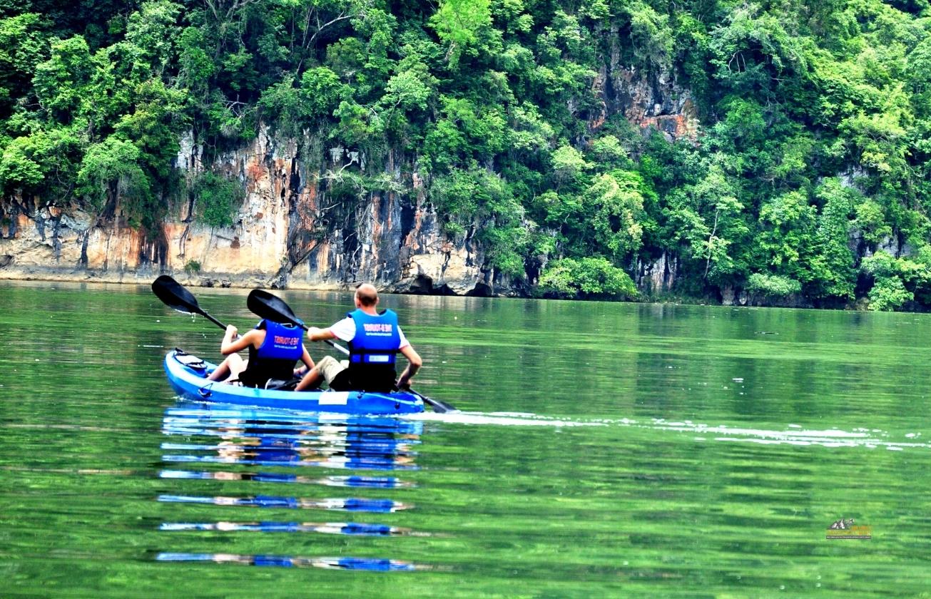 Kayaking Ba Be Lake 1 day