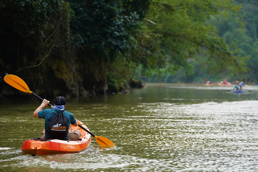 ba-be-lake_kayak