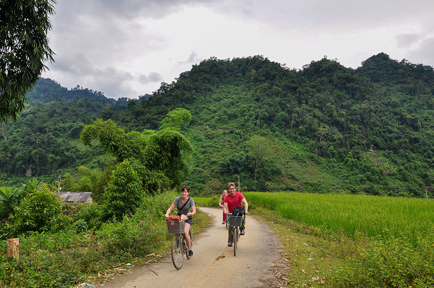 Discover the natural paradise of Ba Be National Park by bike