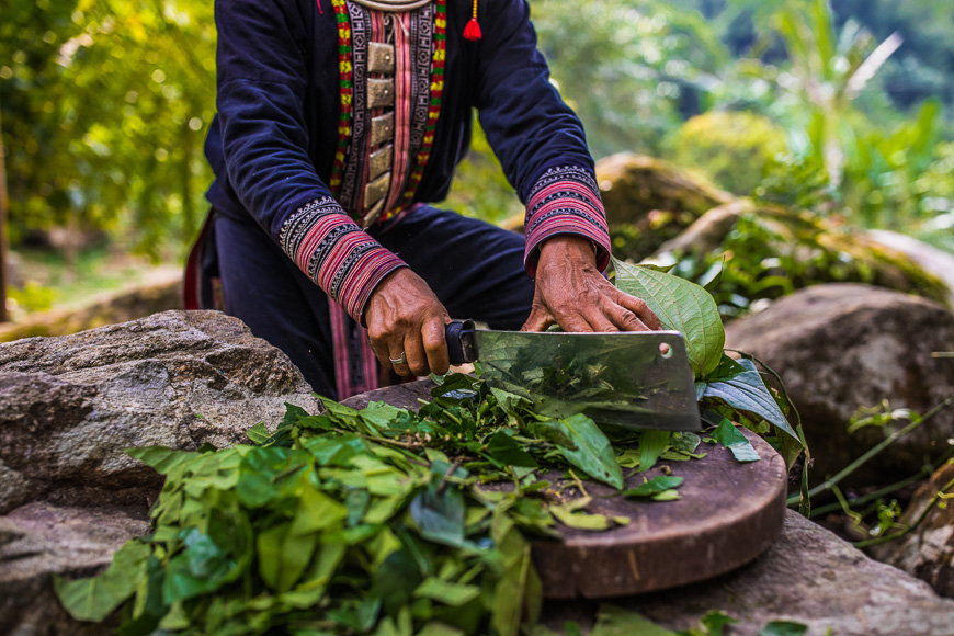 preparing-herbal-bath