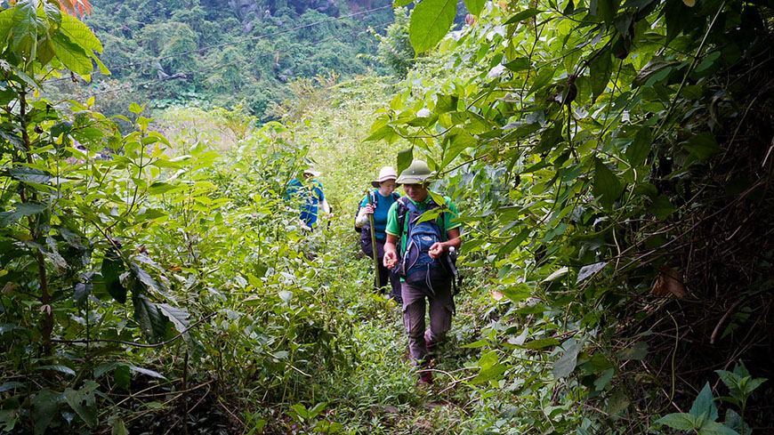 Hiking in and around the Ba Be National Park